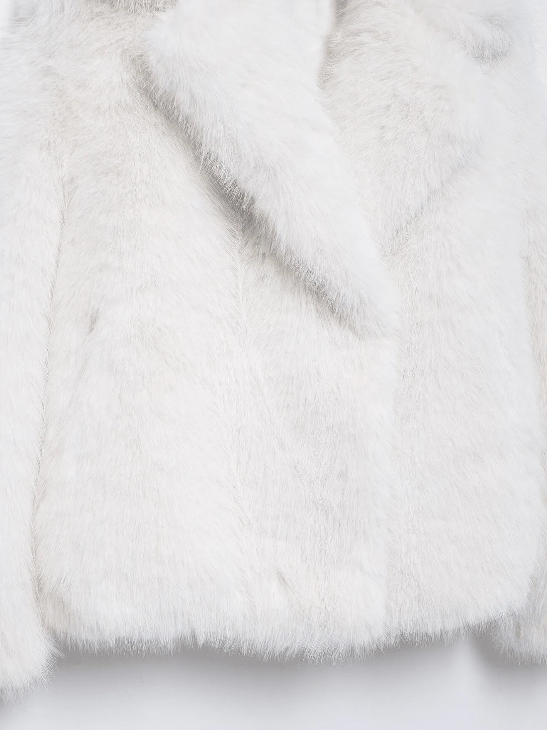 Chaqueta de pelo sintético en blanco