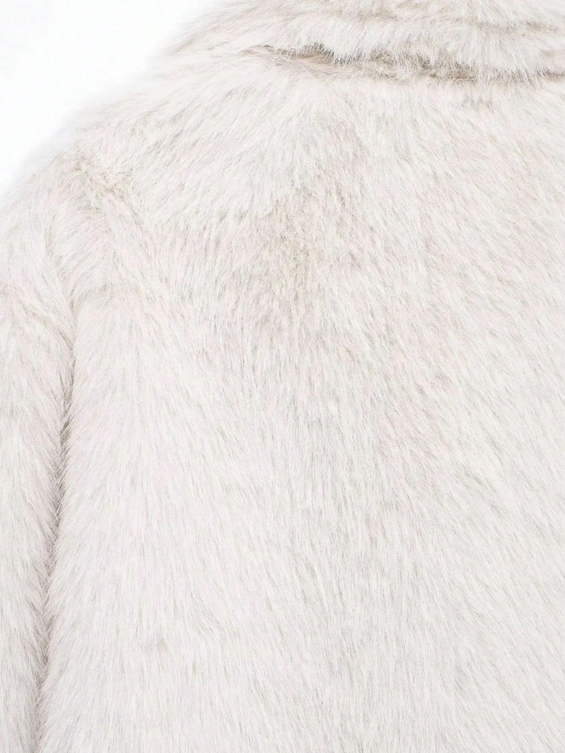 Chaqueta de pelo sintético en beis, detalle de solapa