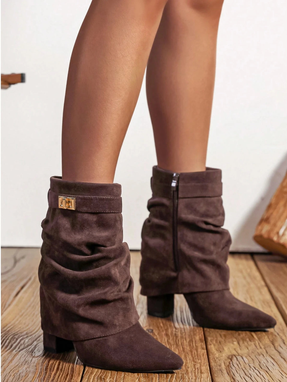 Botas altas de tacón ancho en marrón