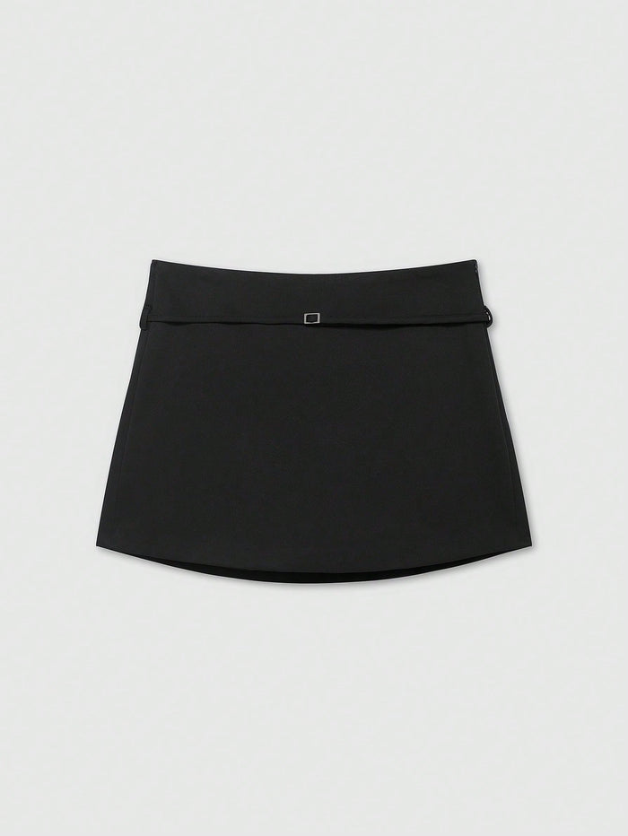 Falda pantalón con hebilla en negro
