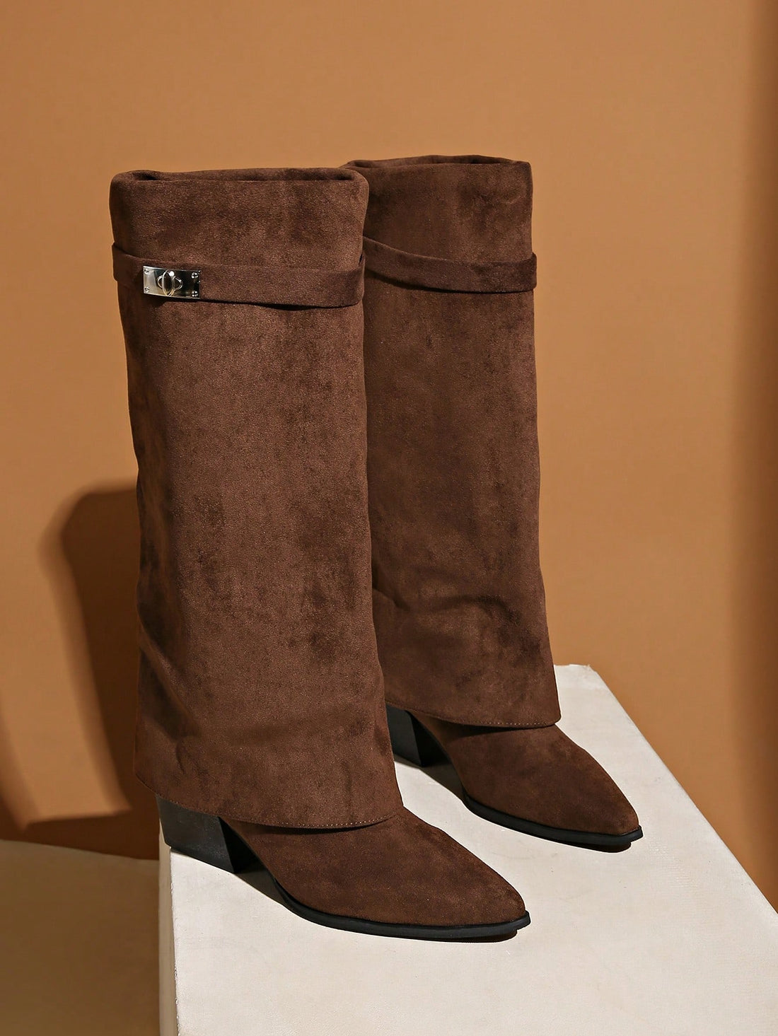Botas altas de ante en marrón chocolate, vista 2