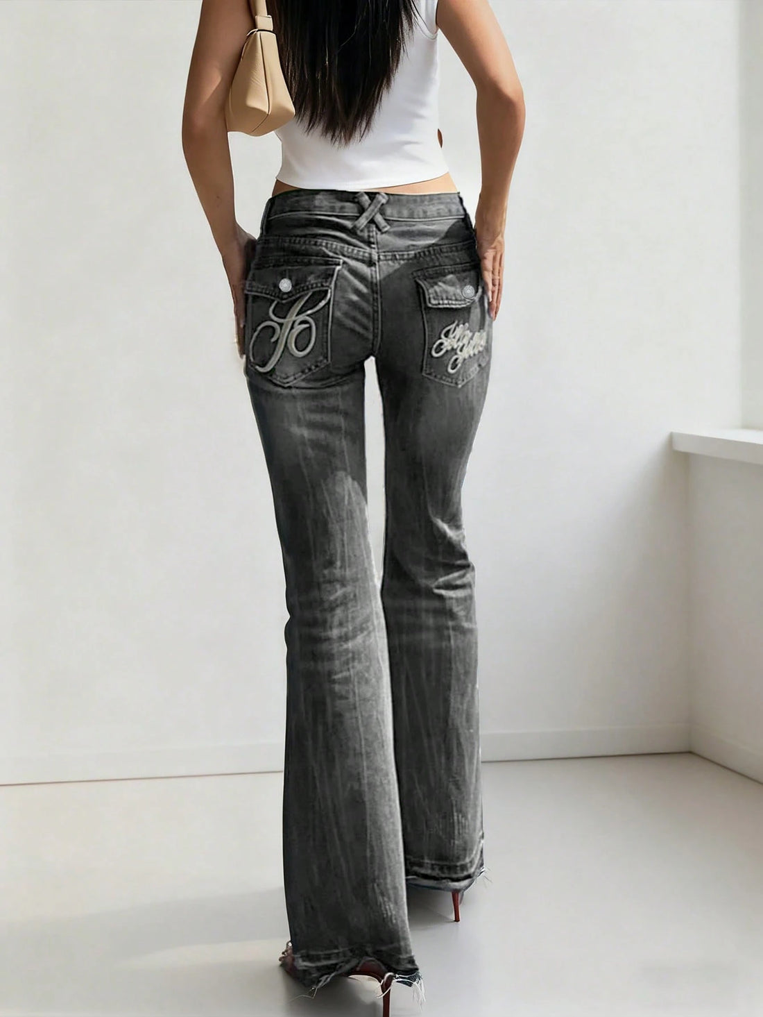 Vaqueros bootcut bordados en gris oscuro