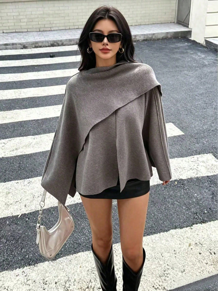 Chaqueta corta de punto con capa en marrón