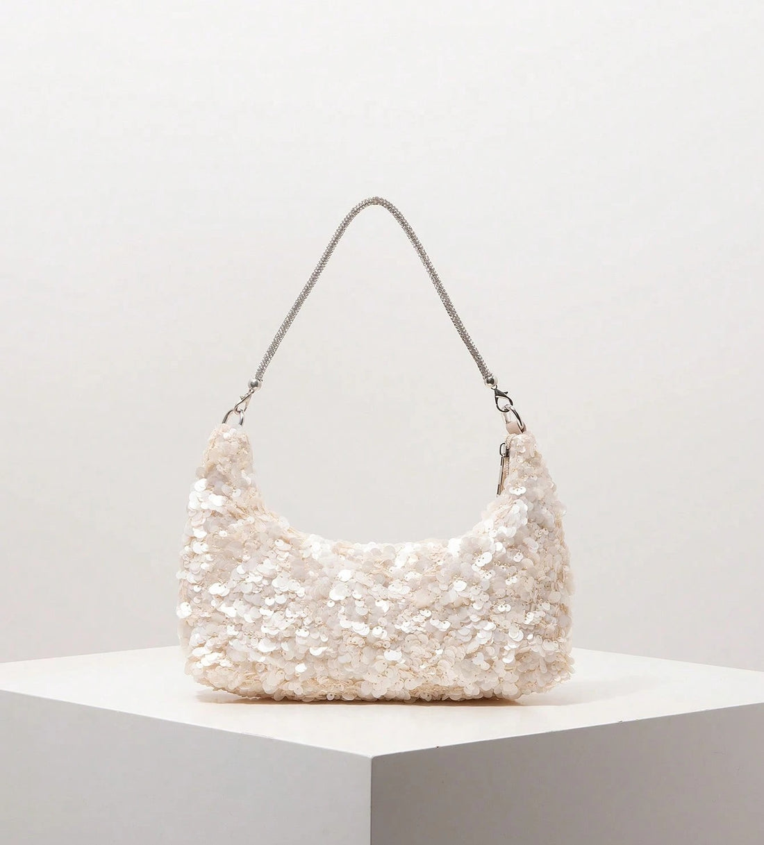 Bolso de lentejuelas en beis