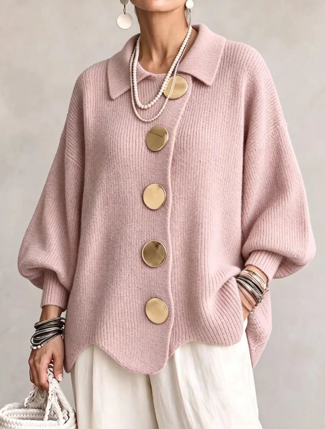 Chaqueta de punto oversize en rosa empolvado con botones dorados