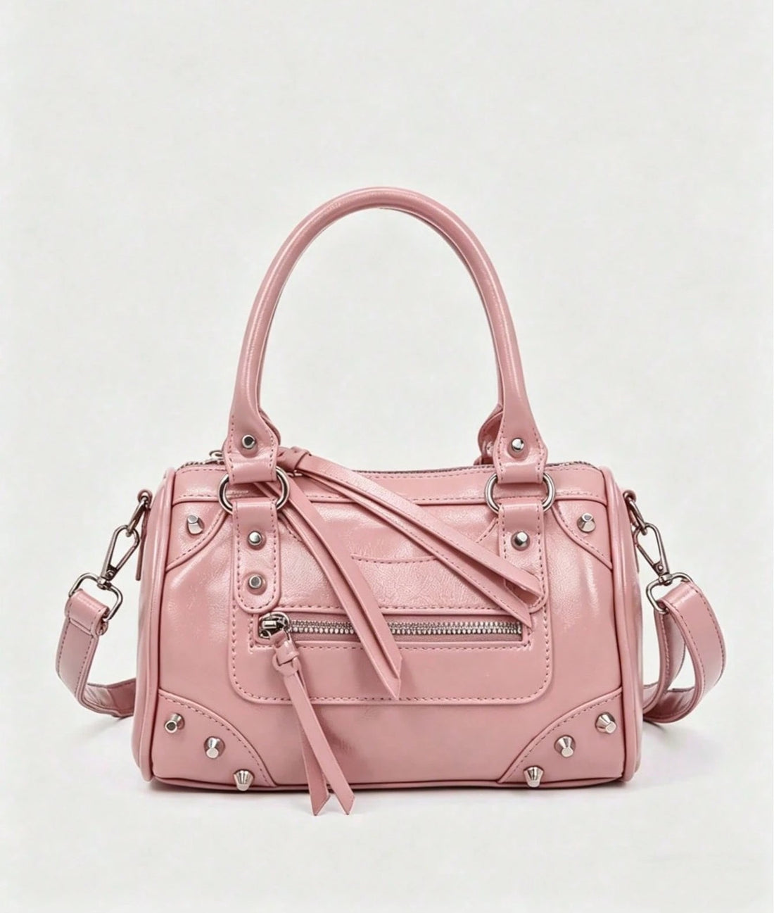 Bolso bowling con tachuelas en rosa