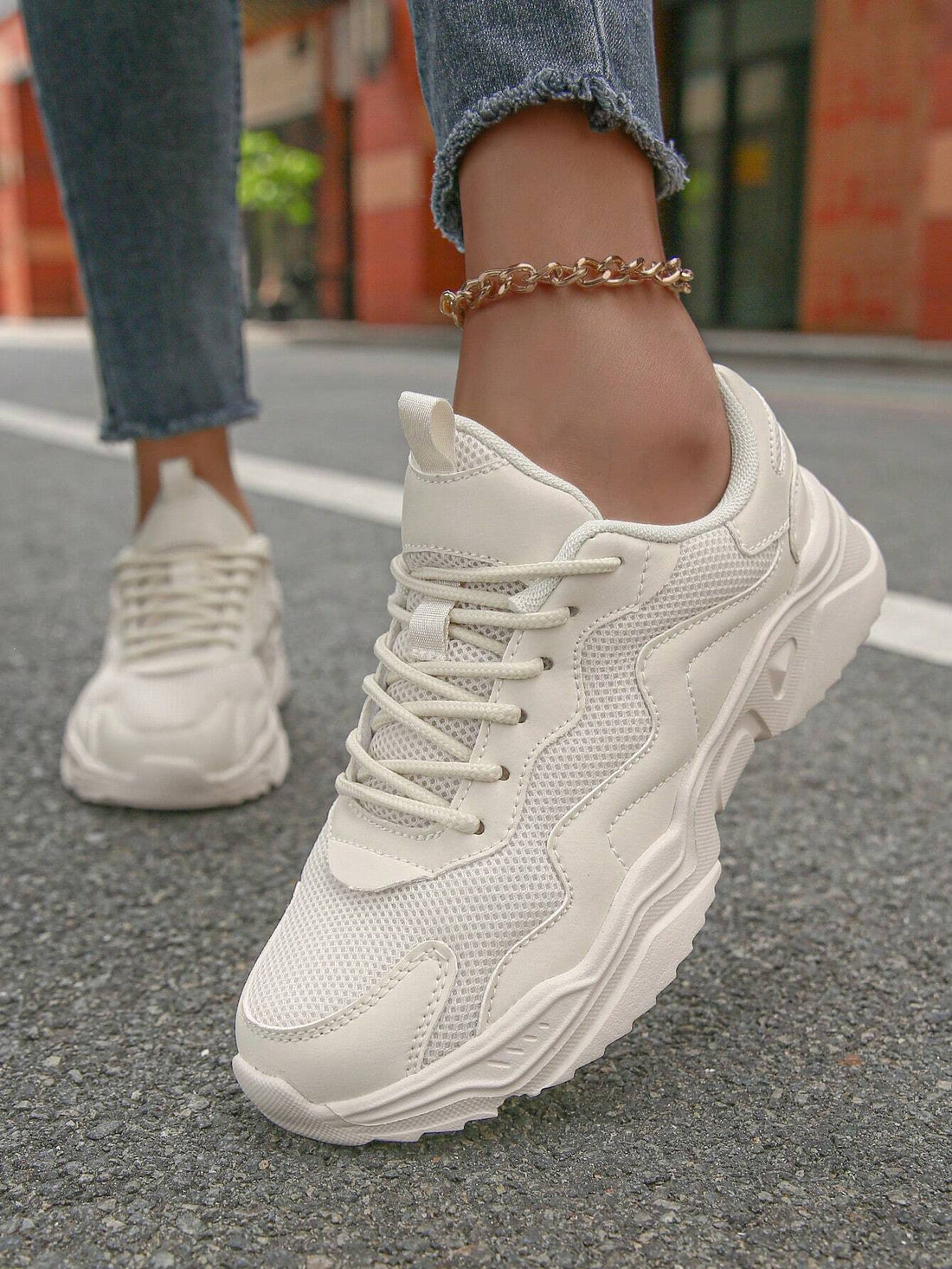 Zapatilla chunky en beis