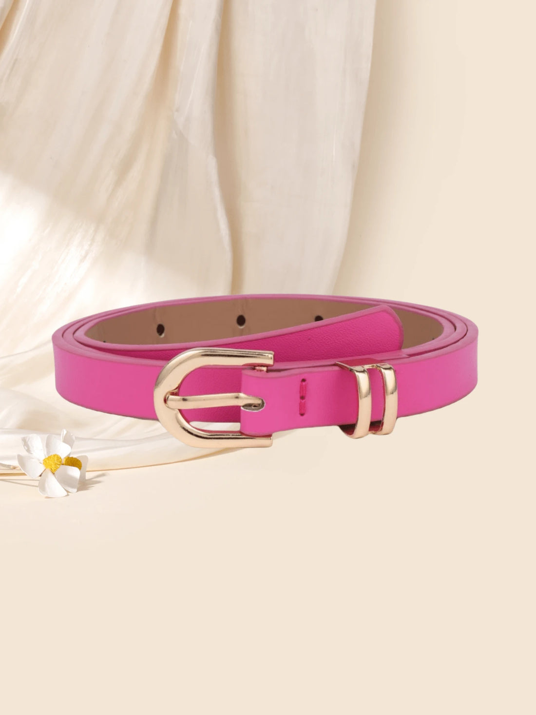 Cinturón fino con hebilla en U en rosa fucsia