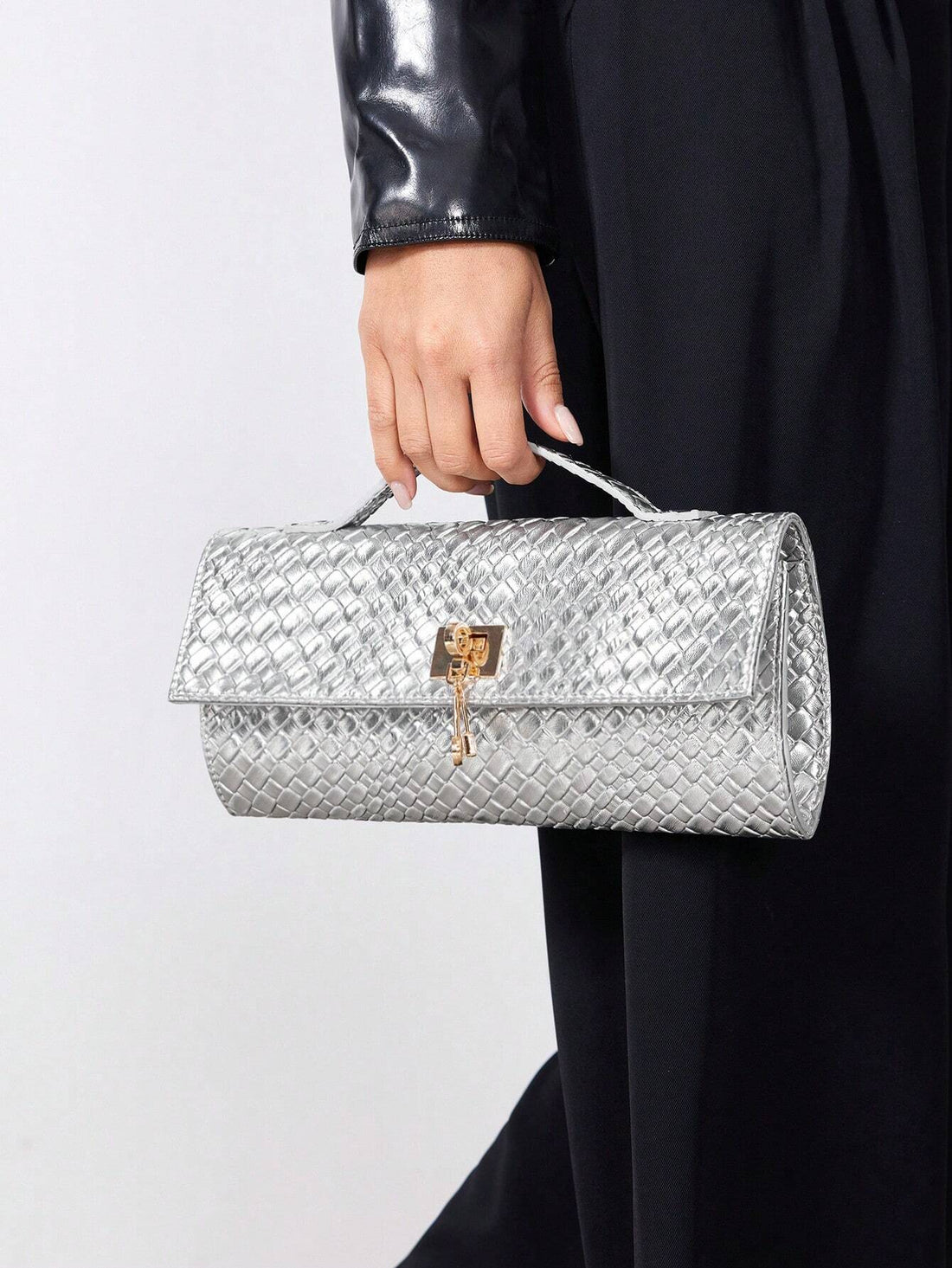 Clutch alargado en plateado