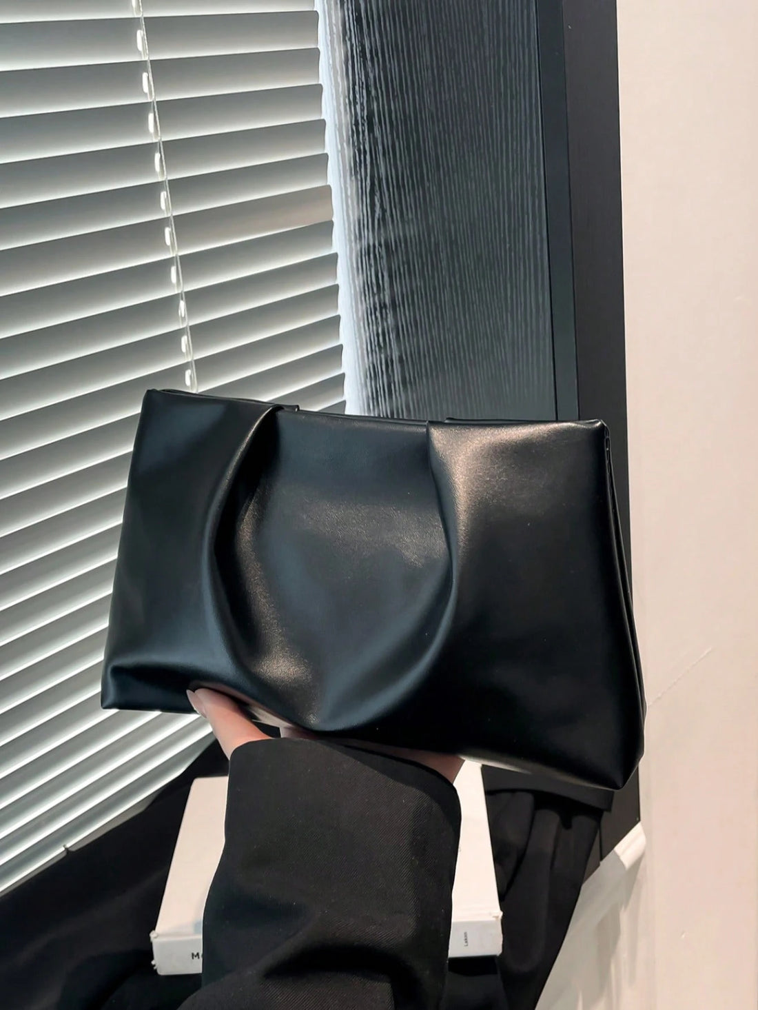 Bolso nube plisado en negro