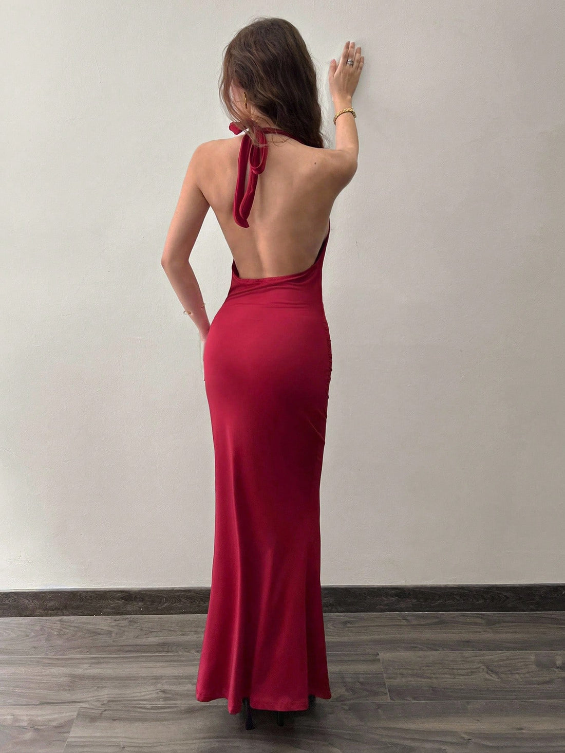 Vestido de sirena halter en burdeos, vista 2