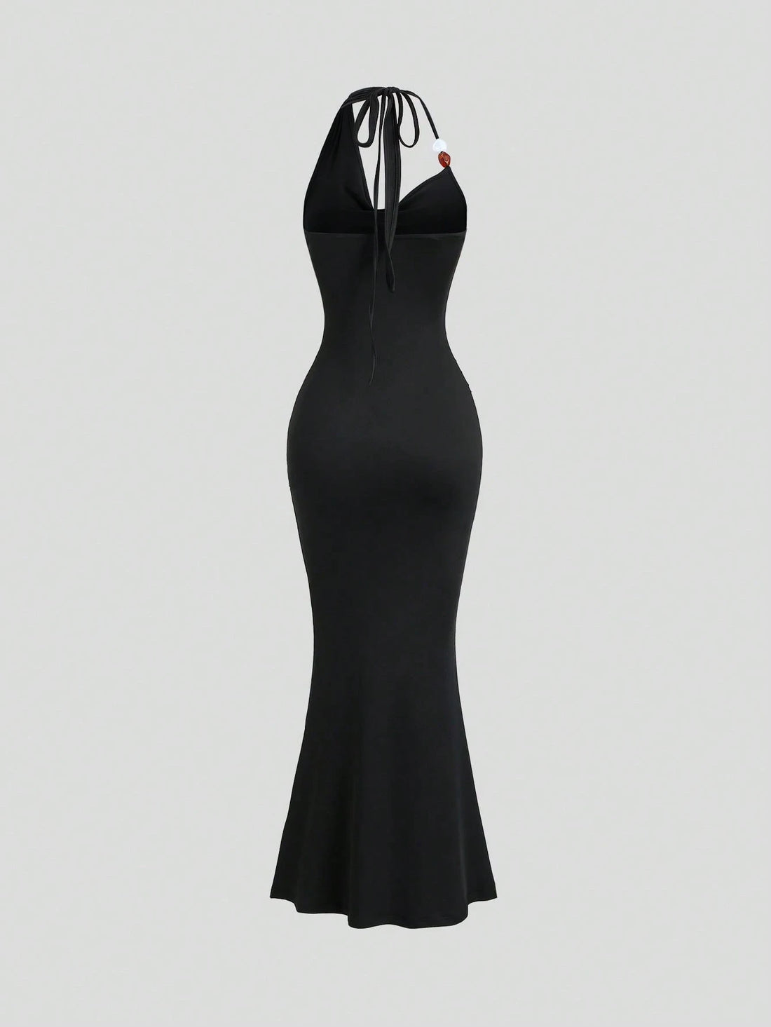 Vestido de sirena halter en negro, espalda