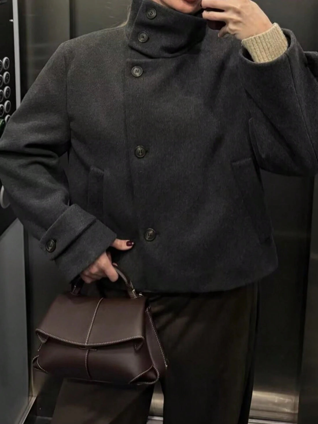 Chaqueta corta de cuello alto en gris oscuro, vista 2