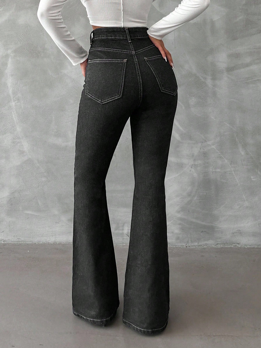 Vaqueros Tall acampanados en gris oscuro, vista 2