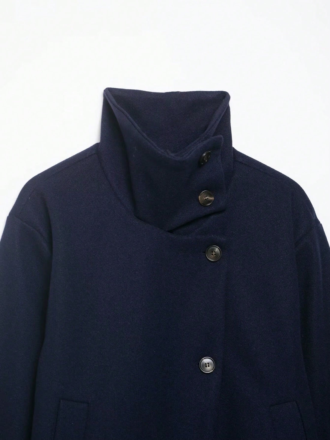 Chaqueta corta de cuello alto en azul marino, vista 2