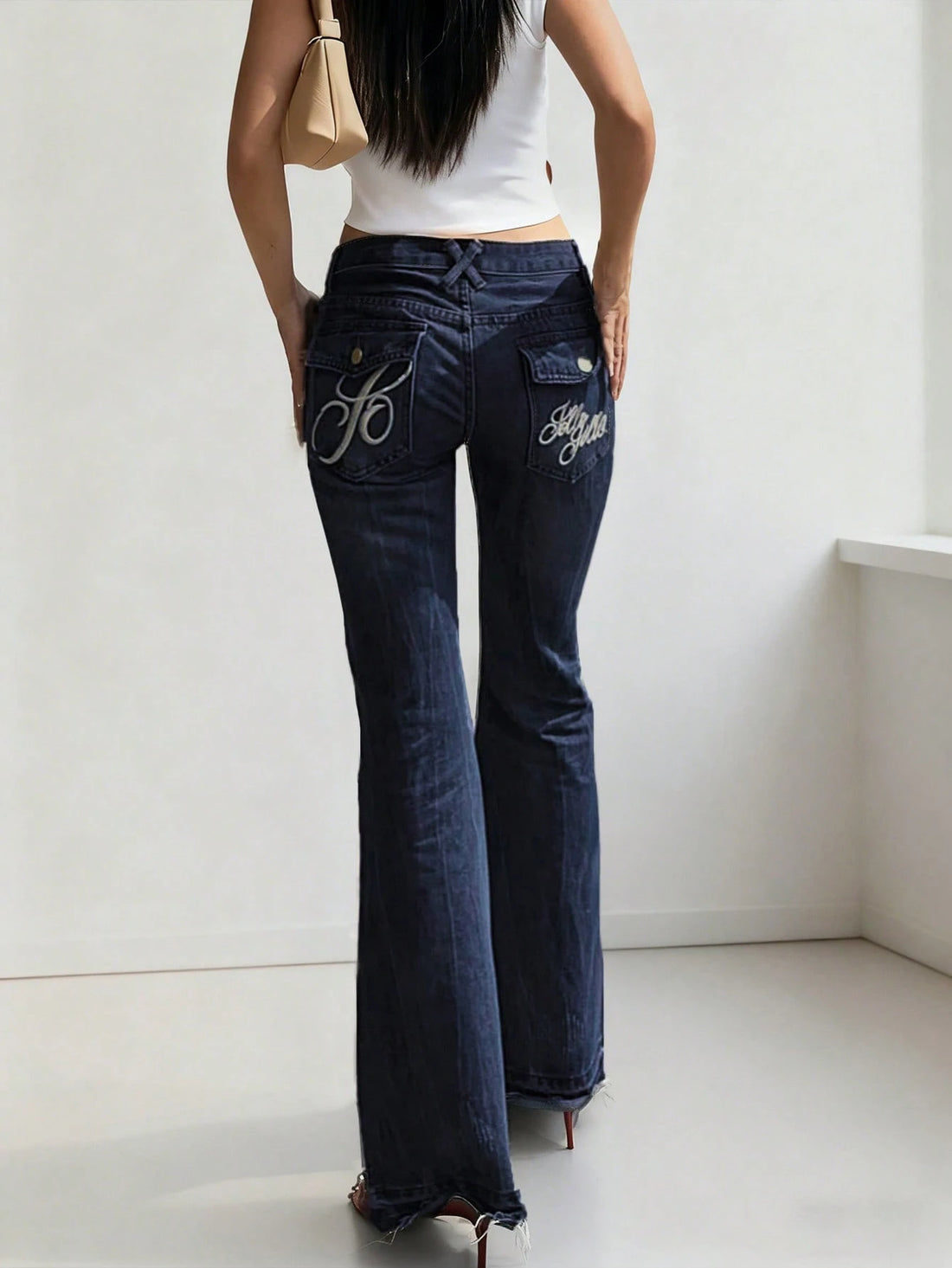 Vaqueros bootcut bordados en azul marino