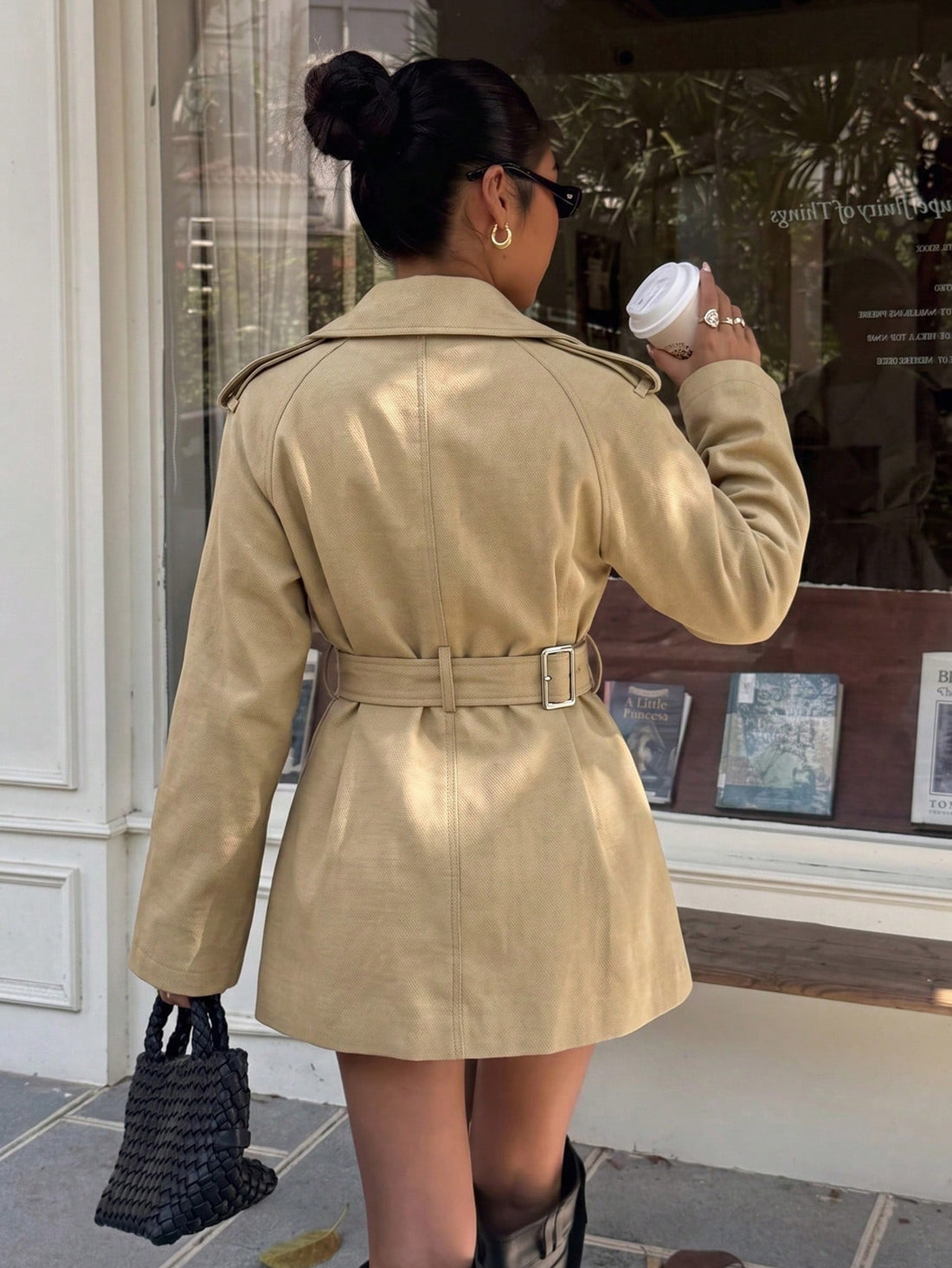 Trench corto cruzado en camel
