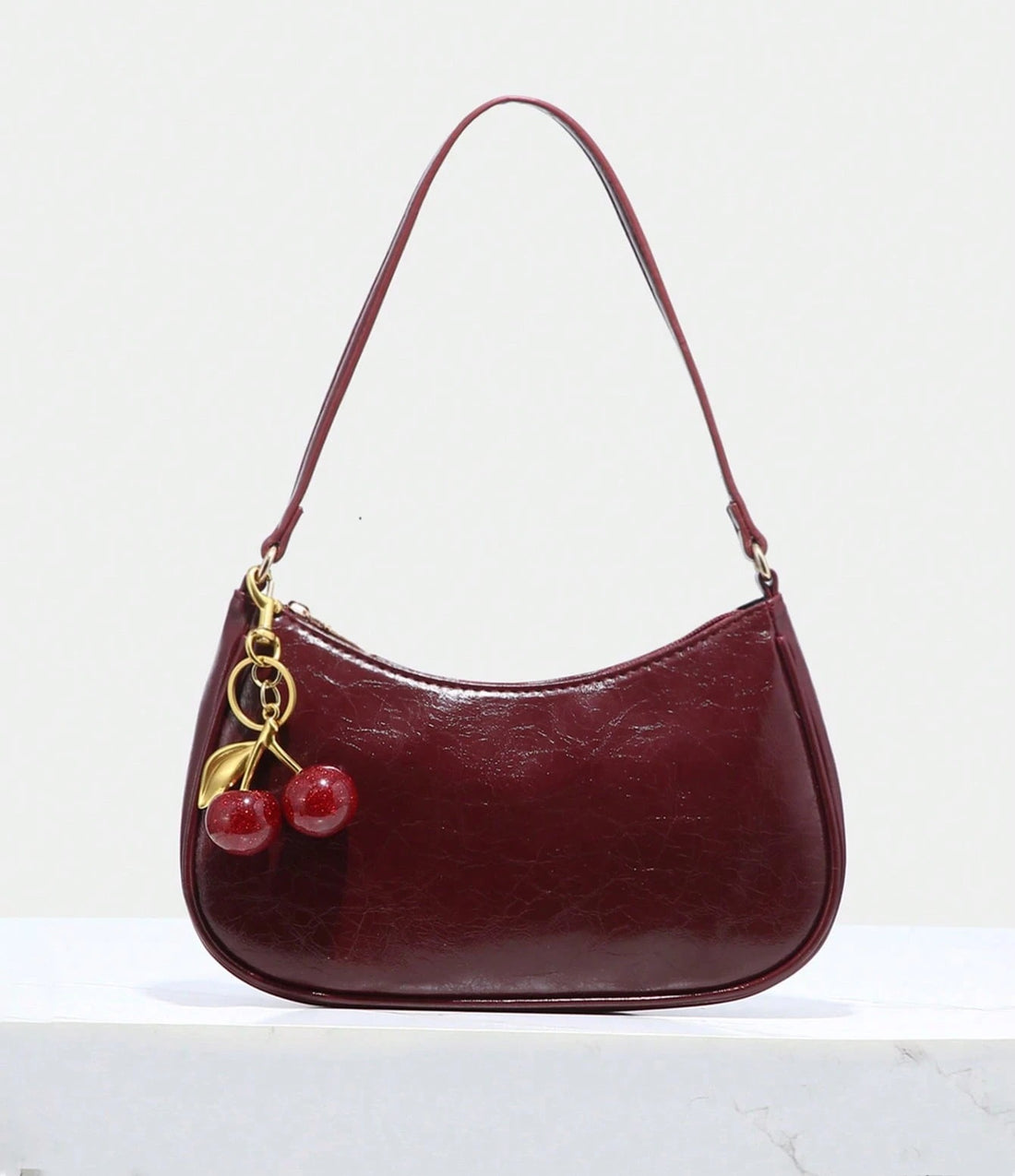 Bolso baguette con cerezas en burdeos