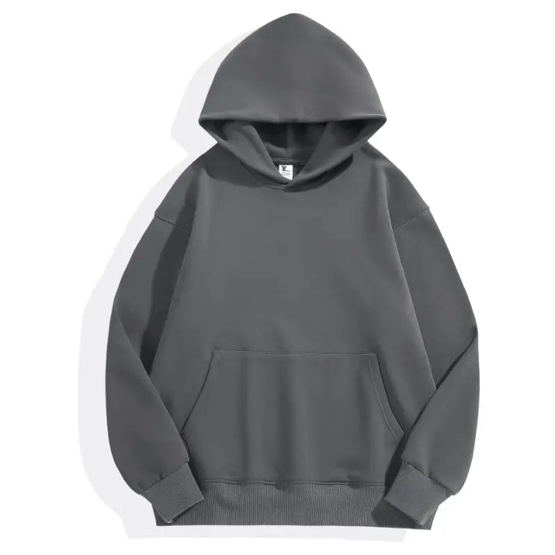 Sudadera con capucha gris de felpa gruesa en plano sobre fondo blanco