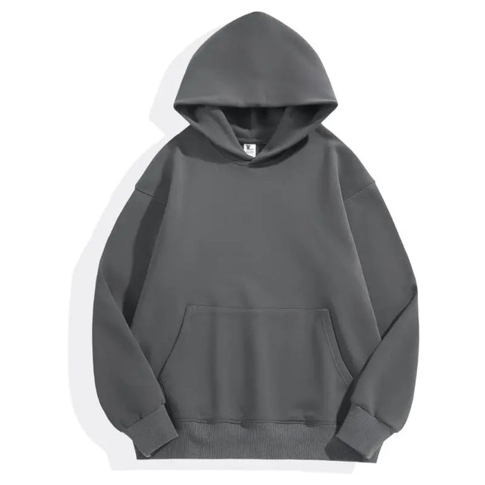 Sudadera con capucha gris de felpa gruesa en plano sobre fondo blanco