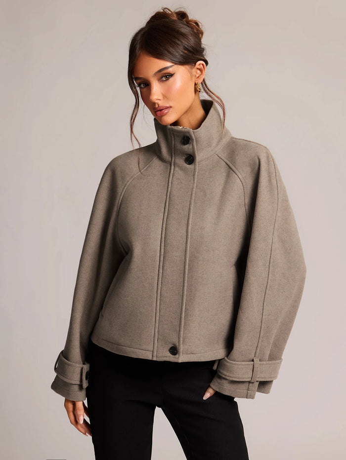 Chaqueta corta de cuadros en gris
